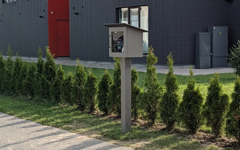 Kvissentali tänavaraamatukogu